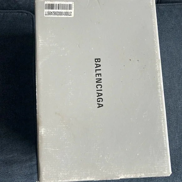 Balanciaga - Picture 3 of 4